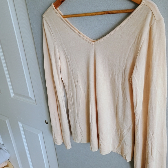 Cream V-Neck Long Sleeve Top - Picture 2 of 5